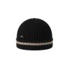 GORRO CON VISERA NEGRO